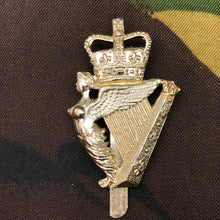 Lade das Bild in den Galerie-Viewer, Original British Staybrite Army Cap - Royal Irish Rangers - The Militaria Shop
