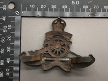 Load image into Gallery viewer, Original WW1 British Army Royal Artillery Officers Bronze Cap Badge
