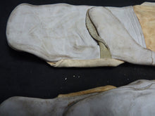 Load image into Gallery viewer, Original WW2 Pattern British Army White Camouflaged Gloves / Gunners Mittens
