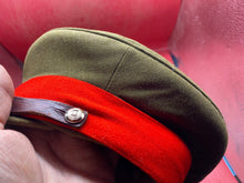 Load image into Gallery viewer, Original British Army Brigadier / General Staff Officer&#39;s Service Dress Cap
