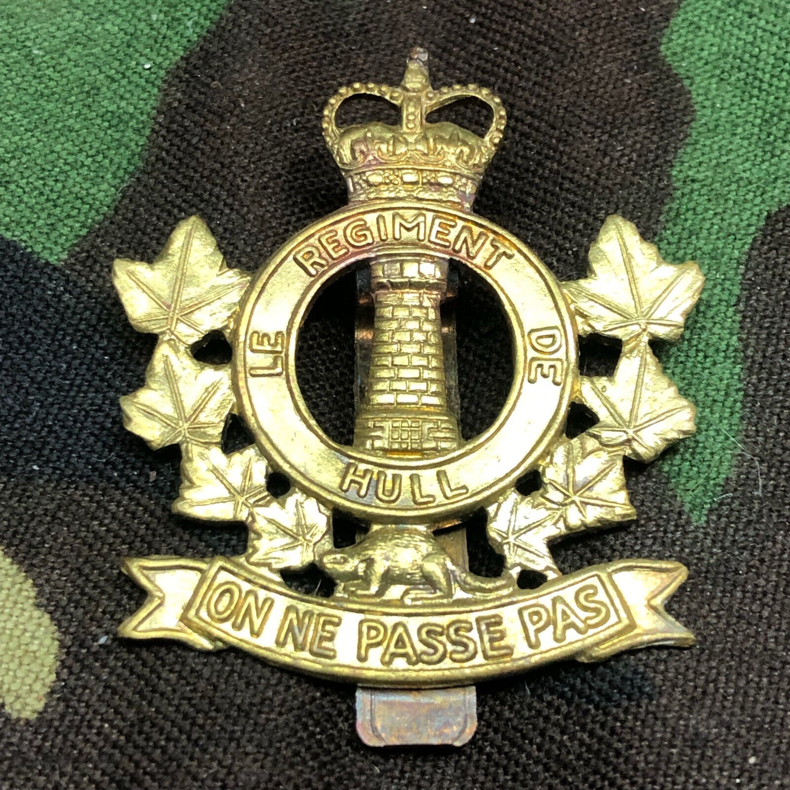 Original Canadian Army Le Régiment de Hull Beret / Cap Badge - The Militaria Shop