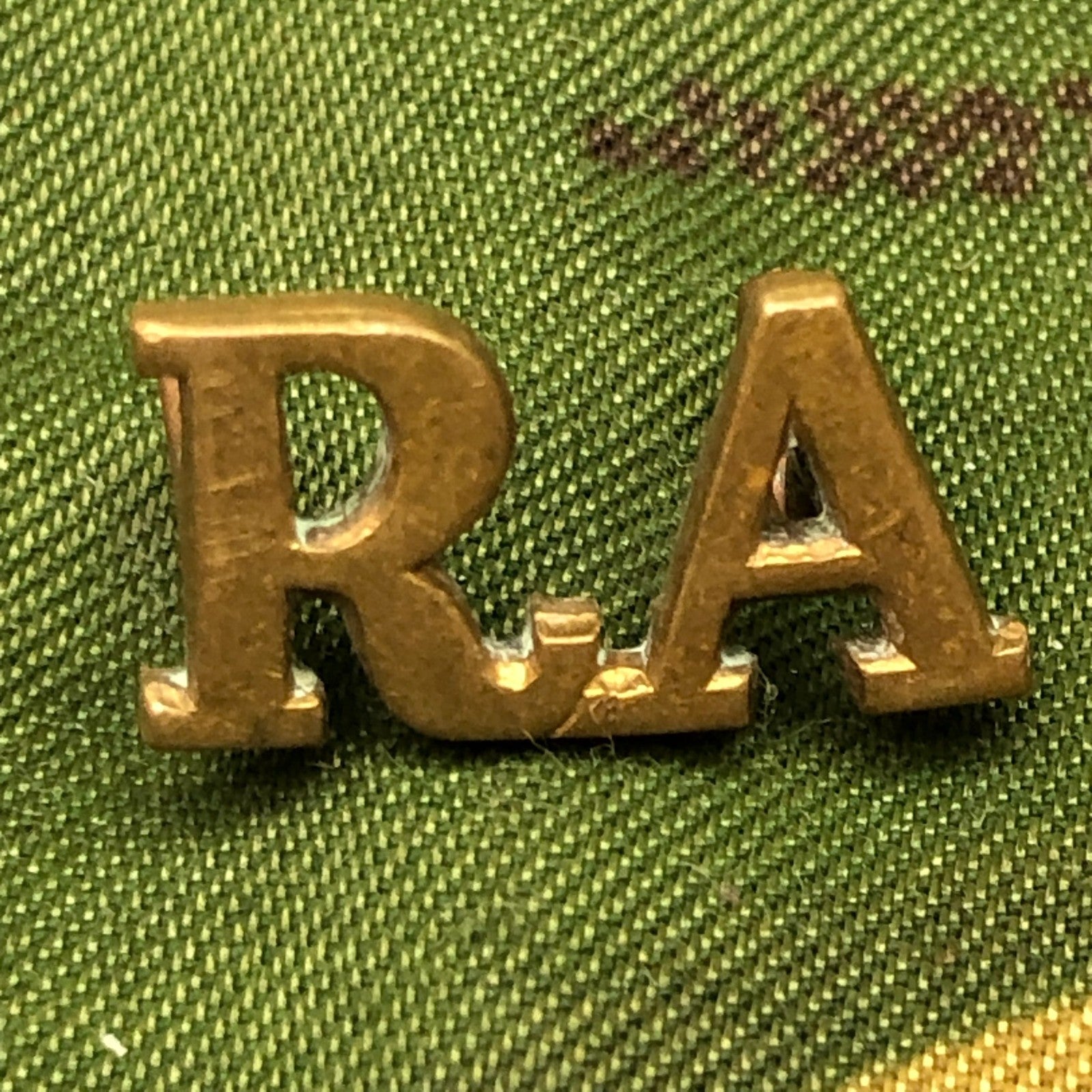 Genuine British Army WW1 Brass Shoulder Title - Royal Artillery - The Militaria Shop