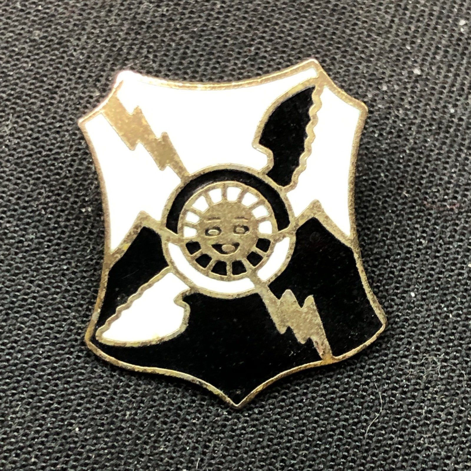 Vintage Enamel Pin - US Army - 61st Air Defense Artillery Regiment Badge - The Militaria Shop