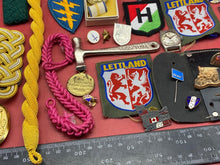 Load image into Gallery viewer, Mixed Group of Militaria - Badges, Epaulettes etc
