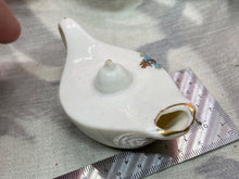 Lade das Bild in den Galerie-Viewer, Original Vintage Crested China Ware Magic Lamp - RYDE - Isle of Wight
