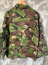 Charger l&#39;image dans la galerie, Genuine British Army DPM Lightweight Combat Jacket - Size 170/112
