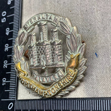 Load image into Gallery viewer, Original WW2 British Army Cap Badge - Northamptonshire Regiment
