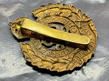 Load image into Gallery viewer, Original British Army WW1 - George V Royal Engineers Cap Badge
