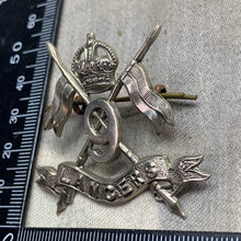 Lade das Bild in den Galerie-Viewer, Original WW2 British Army 9th Queen&#39;s Royal Lancers Cap Badge
