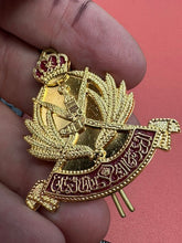 Charger l&#39;image dans la galerie, Genuine Oman Royal Guard Insignia Metal Cap Badge - Sultan of Oman
