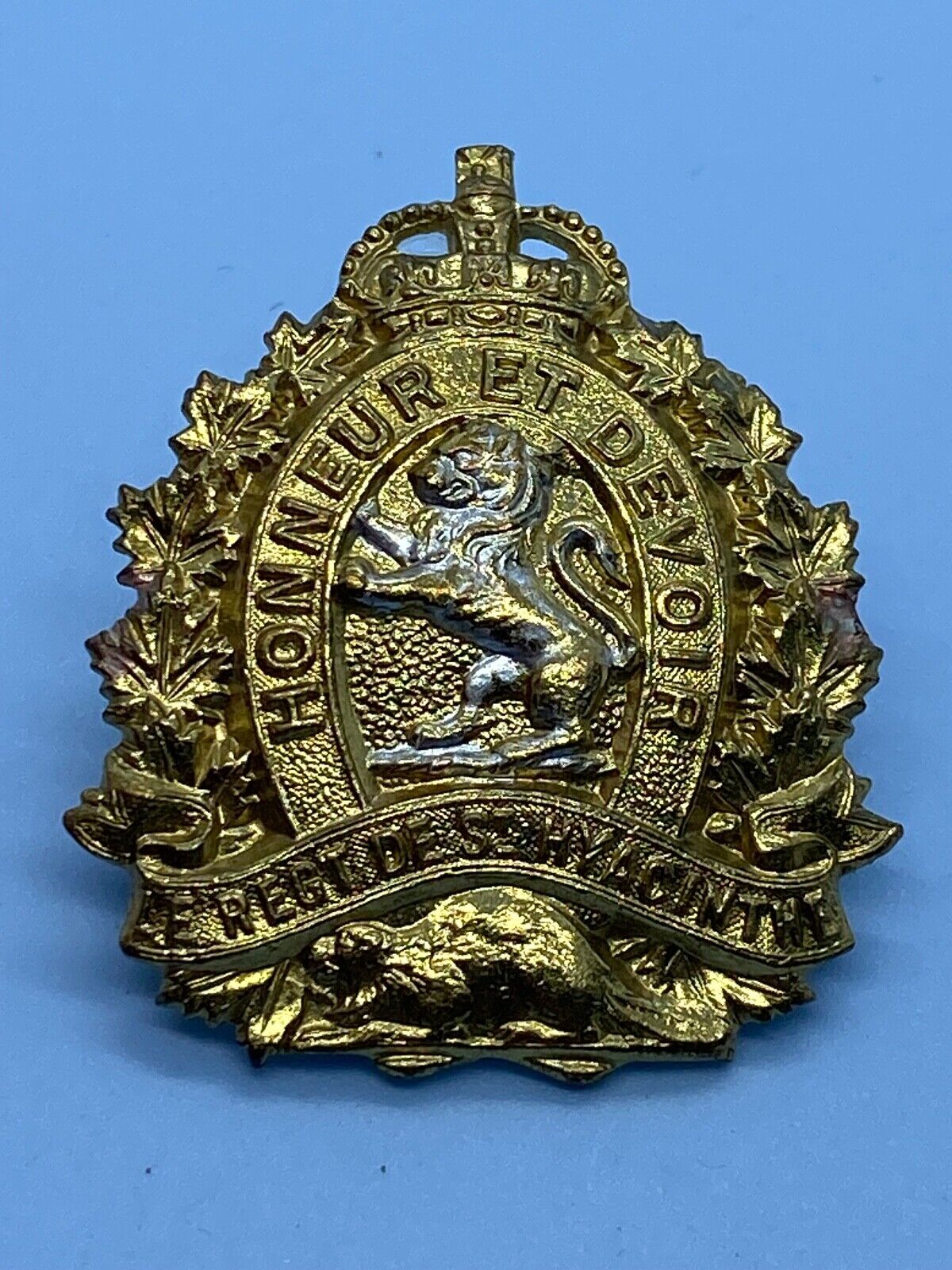 Original Canadian Army - The Regiment de St. Haycinthe Regiment Cap Badge - The Militaria Shop