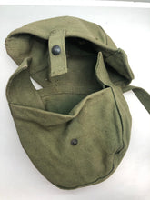 Charger l&#39;image dans la galerie, Original WW2 British Army 37 Pattern Lewis Pouch - South African Made 1941
