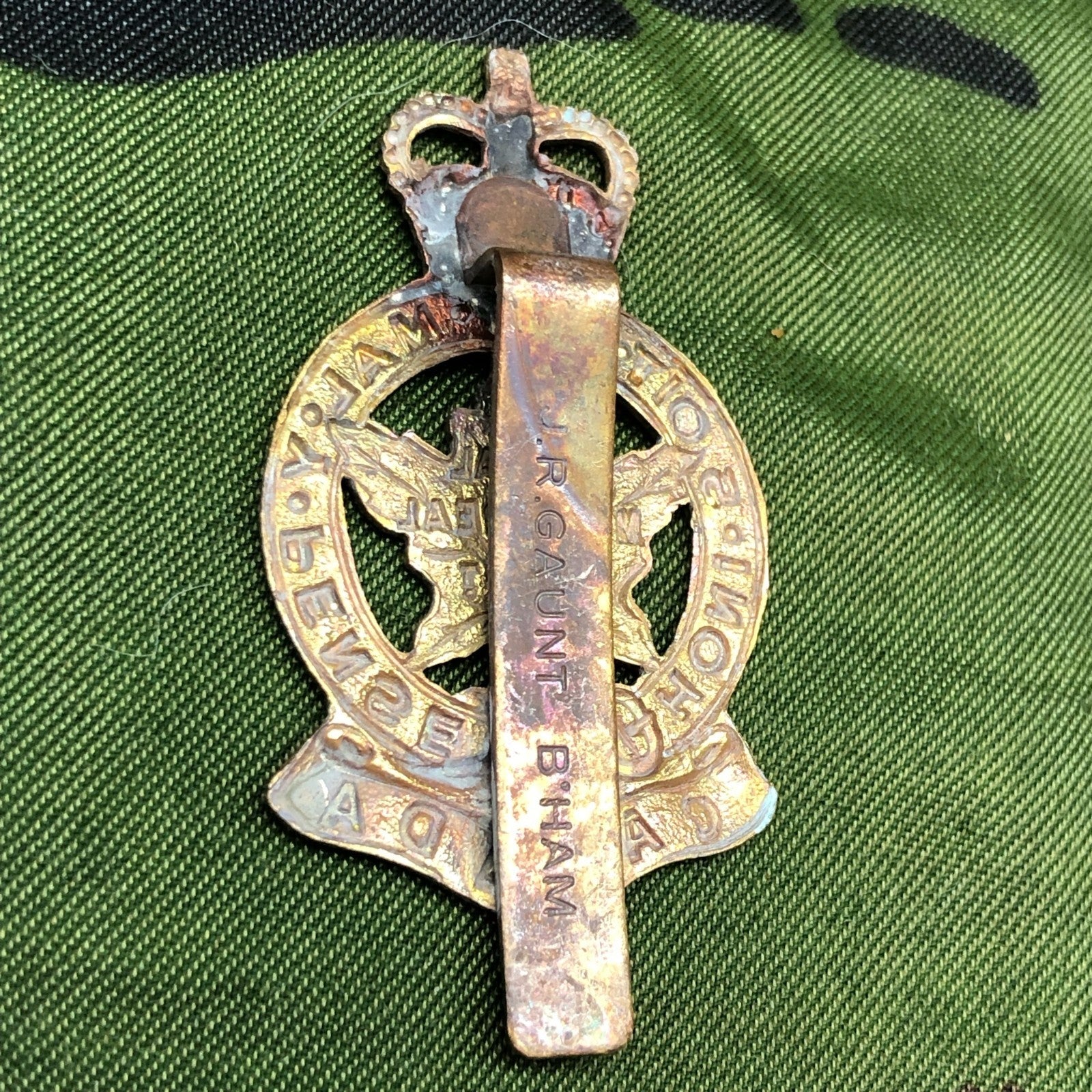Genuine Canadian Army Brass Cap Badge - Royal Montreal Regiment - The Militaria Shop