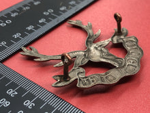 Charger l&#39;image dans la galerie, Original WW1 British Army Seaforth Highlanders Cap Badge
