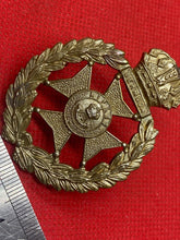 Load image into Gallery viewer, Original British Army - BERMUDA RIFLE CORPS Cap Badge
