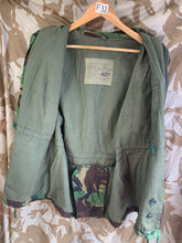 Lade das Bild in den Galerie-Viewer, Genuine British Army Smock Combat 1968 Pattern DPM Camouflage - Size 2
