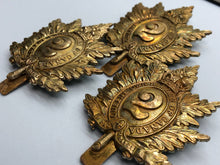 Load image into Gallery viewer, Genuine Canadian Army 2nd Queen&#39;s Own Rifles of Canada Cap Badge
