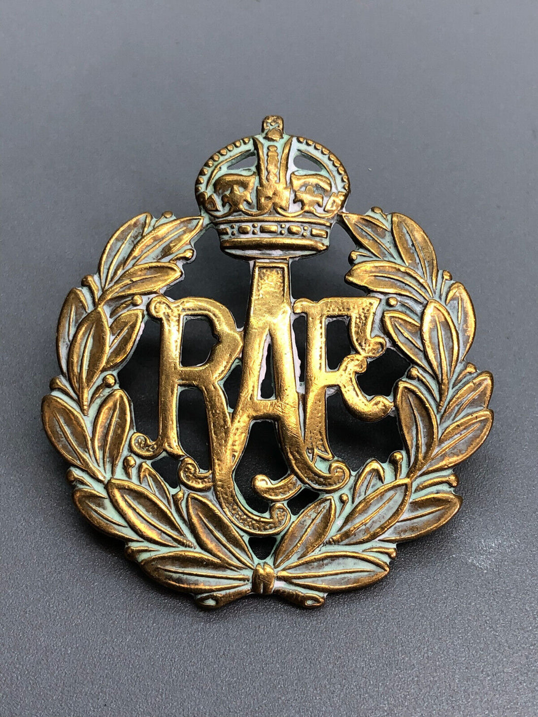 Genuine WW2 British Royal Aiur Force RAF Cap Badge