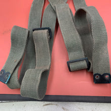 Charger l&#39;image dans la galerie, British Army WW2 Original Set of 44 Pattern Shoulder Straps / Cross Straps
