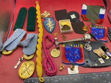 Load image into Gallery viewer, Mixed Group of Militaria - Badges, Epaulettes etc
