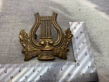 Load image into Gallery viewer, Original WW1 / WW2 British Army Musicians Brass Collar Badge
