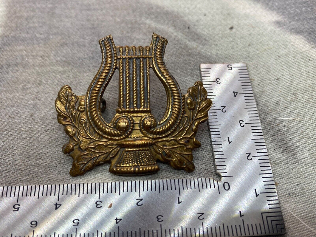 Original WW1 / WW2 British Army Musicians Brass Collar Badge