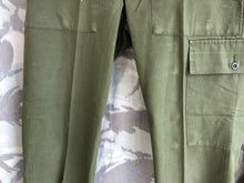 Lade das Bild in den Galerie-Viewer, Genuine British Army OD Green Fatigue Combat Trousers - Size 72/76/92
