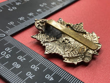 Lade das Bild in den Galerie-Viewer, Original WW2 British Army Border Regiment Cap Badge
