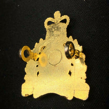 Load image into Gallery viewer, Genuine Canadian Army Cap Badge - Army Apprentices School - The Militaria Shop
