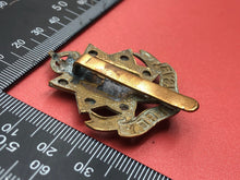 Charger l&#39;image dans la galerie, Original WW2 British Army Easy Surrey Regiment Cap Badge
