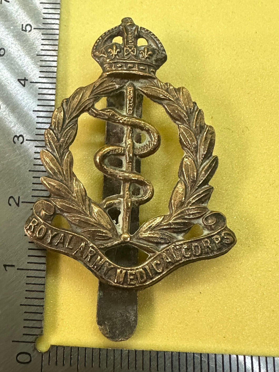 Original WW1 / WW2 British Army RAMC Royal Army Medical Corps Cap Badge KC