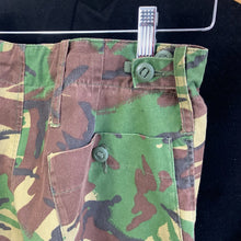 Lade das Bild in den Galerie-Viewer, Genuine British Army DPM Camouflaged Combat Trousers Lightweight - Size 80/72/88
