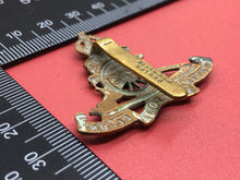 Lade das Bild in den Galerie-Viewer, Original WW2 British Army Royal Artillery Regiment Beret / Small Cap Badge
