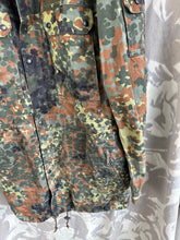Lade das Bild in den Galerie-Viewer, Genuine German Army Flecktarn Camouflaged Combat Smock / Parka - 46&quot; Chest

