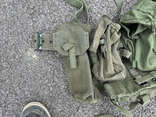 Charger l&#39;image dans la galerie, Original British Army 58 Pattern Webbing Rig Set Up - Belt, Pouches, Roll
