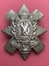 Lade das Bild in den Galerie-Viewer, Original WW2 British Army The Royal Highland Black Watch Scottish Cap Badge
