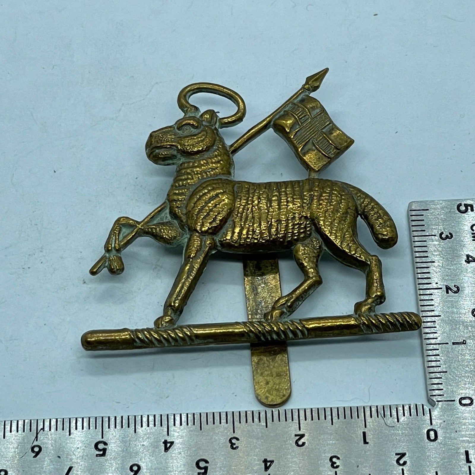 Original WW1 / WW2 The Queen's Royal Regiment (West Surrey) Cap Badge - The Militaria Shop
