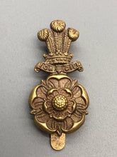 Lade das Bild in den Galerie-Viewer, Original WW2 British Army Yorkshire Hussars Cap Badge
