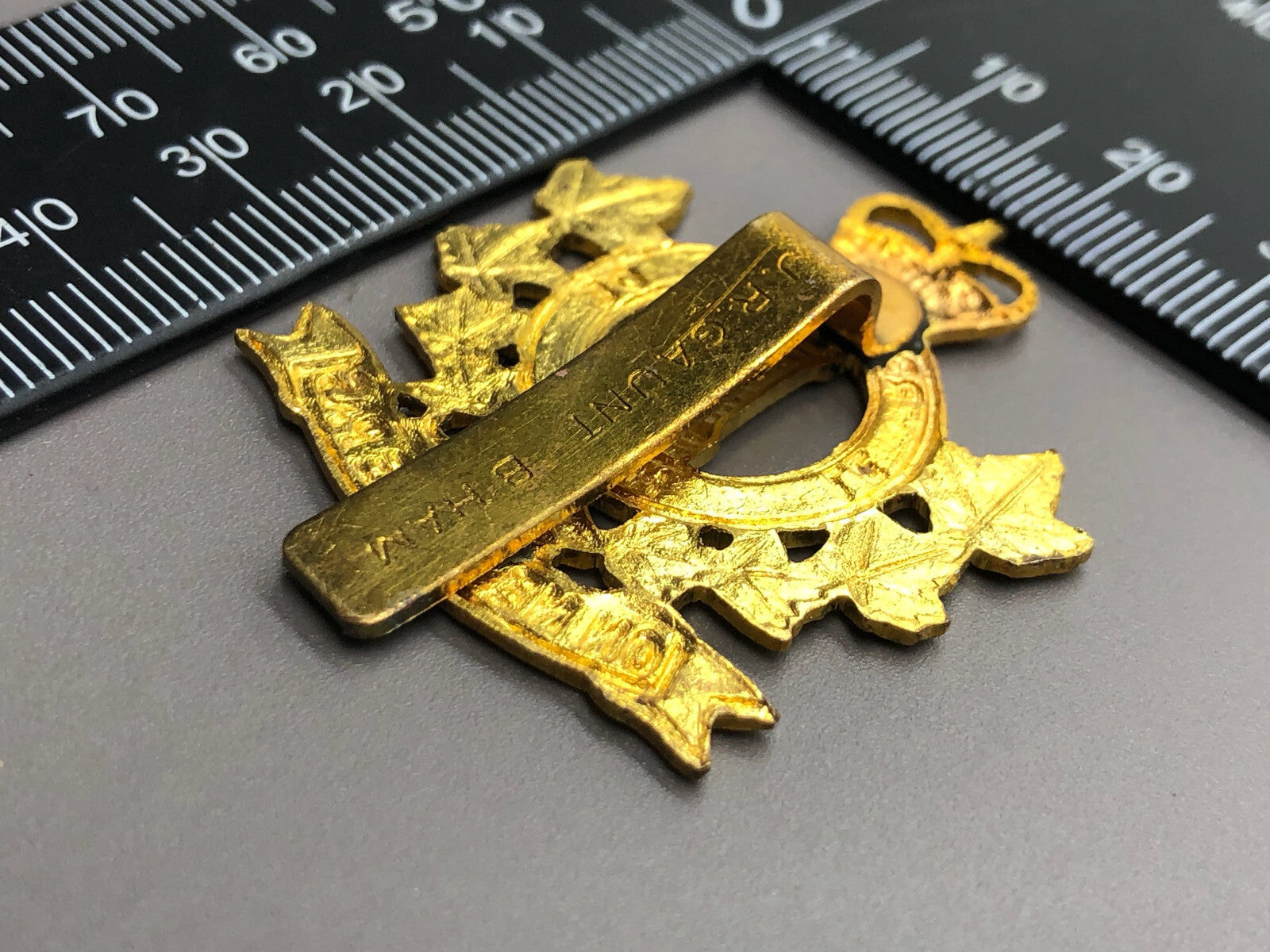 Vintage Canadian Army Régiment de Hull (Le Régiment de Hull (RCAC)) Cap Badge - The Militaria Shop