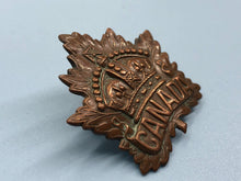 Charger l&#39;image dans la galerie, Original WW2 Canadian Army CANADA Cap Badge
