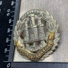 Charger l&#39;image dans la galerie, Original WW2 British Army Northamptonshire Regiment Cap Badge
