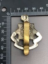 Charger l&#39;image dans la galerie, Original WW2 British Army The Royal Sussex Regiment Cap Badge
