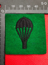 Lade das Bild in den Galerie-Viewer, Course Trained Parachute Badge Paratrooper Bulb British Army - Black on Green
