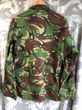 Load image into Gallery viewer, Size 190/104 - Vintage British Army DPM Lightweight Combat Jacket Smock
