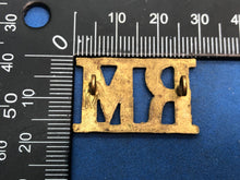 Load image into Gallery viewer, Original WW1/WW2 Brass British Royal Navy Shoulder Title - RM Royal Marines
