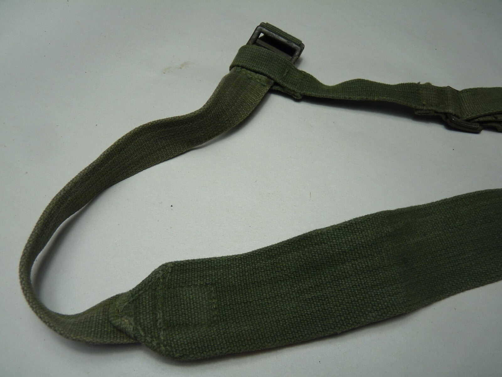 Original WW2 British Army 44 Pattern Shoulder / Extended Equipment Strap - 1945 - The Militaria Shop