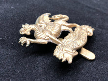 Charger l&#39;image dans la galerie, Original WW2 British Army Buffs (Royal East Kent Regiment) Cap Badge
