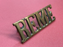 Load image into Gallery viewer, Original WW2 British Army REME Electrical Mechanical Engineers Shoulder Title
