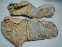 Load image into Gallery viewer, Original WW2 Pattern British Army White Camouflaged Gloves / Gunners Mittens
