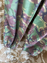 Lade das Bild in den Galerie-Viewer, Genuine British Army DPM Camouflaged Combat Trousers - 34&quot; Waist
